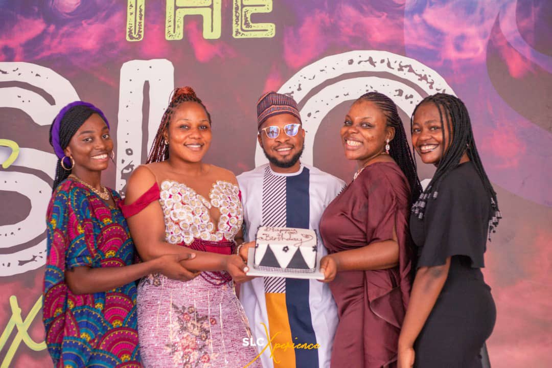 slchurchng's tweet photo. Picture Highlights From our Thanksgiving Service!
Warmth, smile and love π
See you on Sunday ππ½
.
#TheSLCexperience #Thanksgivingservice #praise
#prayer #Jesus #life #slcservice #juneThanksgivingservice https://t.co/QTlmugqP9b