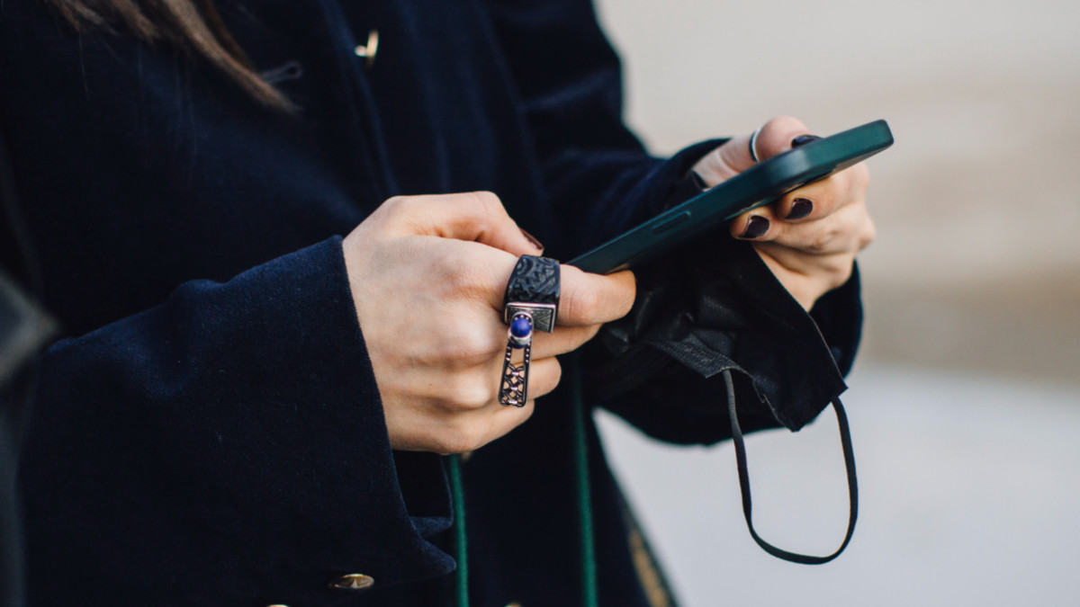 Must Read: How #GenZ Is Falling Into Debt, The '#AntwerpSix' Reunite: These are the stories making headlines in fashion on Monday. How #GenZ is falling into debtFor Elle, Andrea Cheng explores the ways in which TikTok, fast-fashion culture and BNPL (buy… fashionista.com/2022/06/gen-z-…