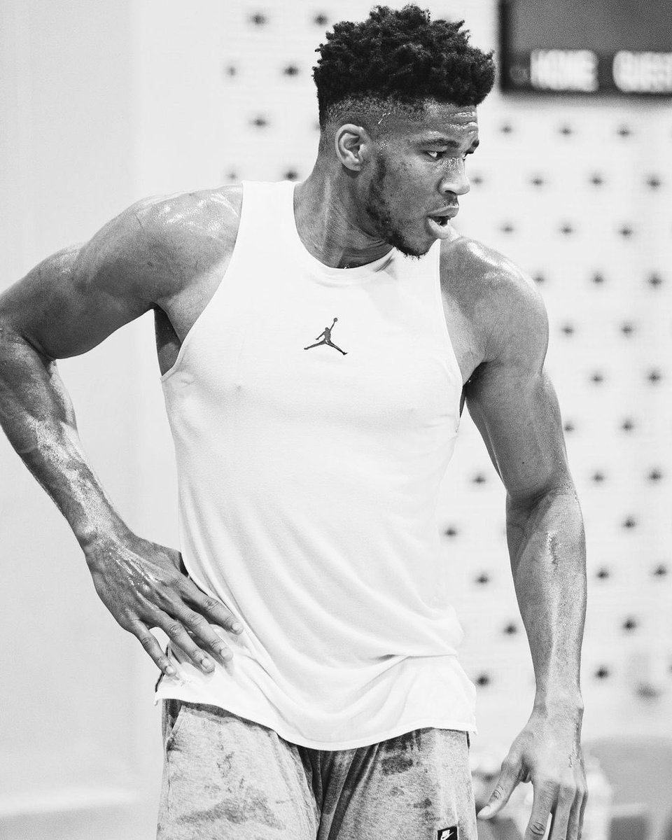 TABXXNBA's tweet photo. ZEUS.
7 FOOT TALL.
12 INCH COCK. 
NBA PLAYER. https://t.co/8hgspm1jAg