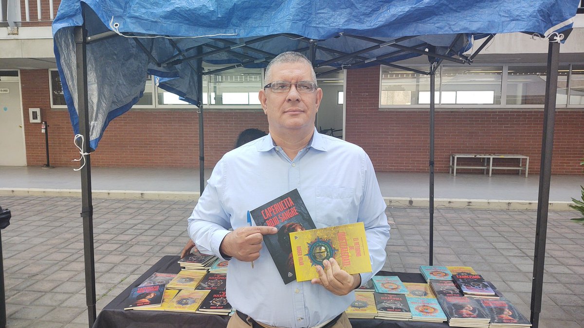 Universidad ICEL (@universidadicel) on Twitter photo El autor <a href="/RogerVilar7/">Roger Vilar</a> en campus Tlalpan firmando libros. Caperucita Rojo Sangre, su libro más reciente. El autor <a href="/RogerVilar7/">Roger Vilar</a> en campus Tlalpan firmando libros. Caperucita Rojo Sangre, su libro más reciente.