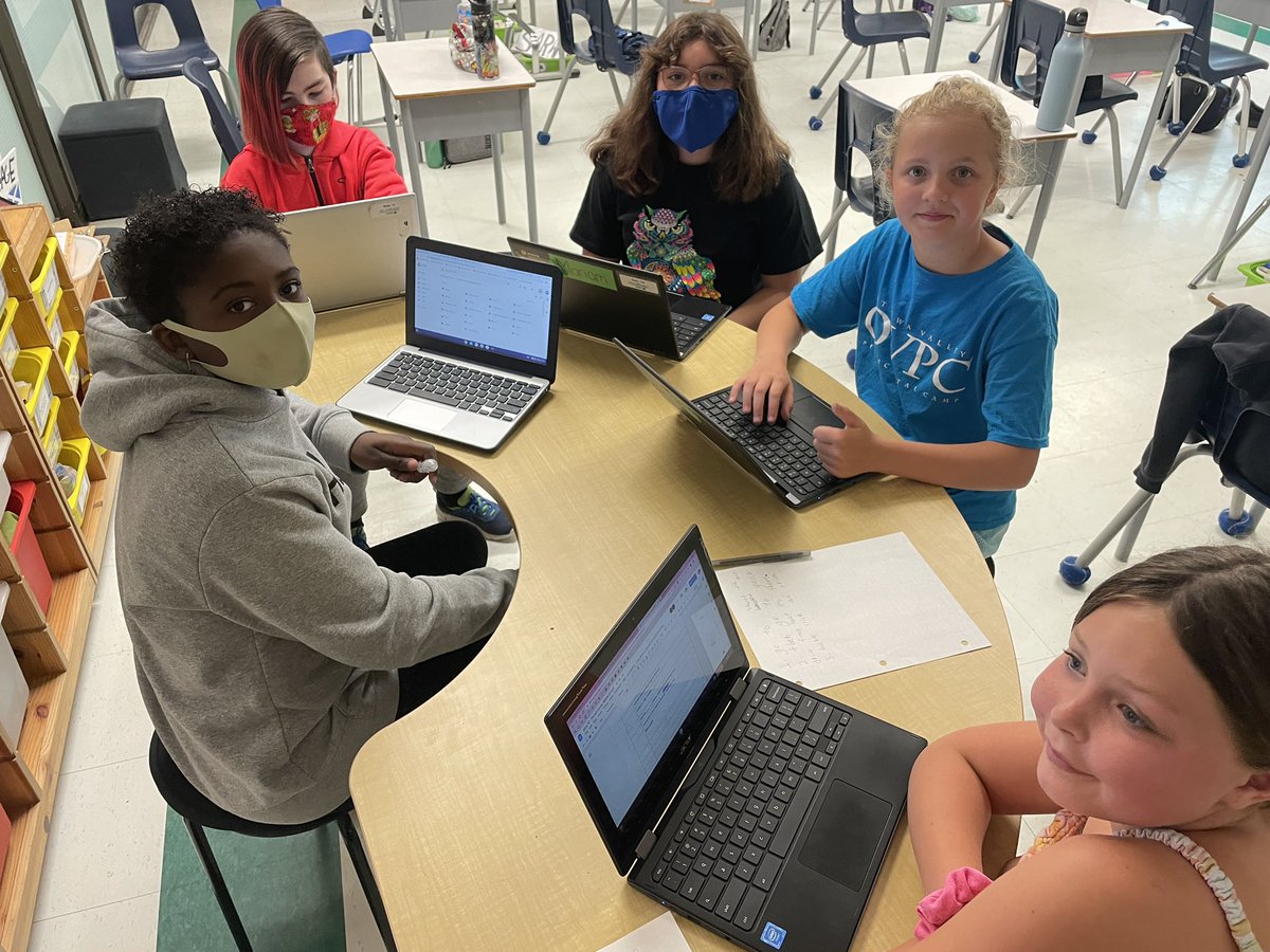 MmeGaiarsa's tweet image. @PATocsb Grade 6Ss are training Grade 5Ss on script writing for next year’s Video announcements. #trainingthetrainer #ocsbBeInnovative #ocsbBeCommunity