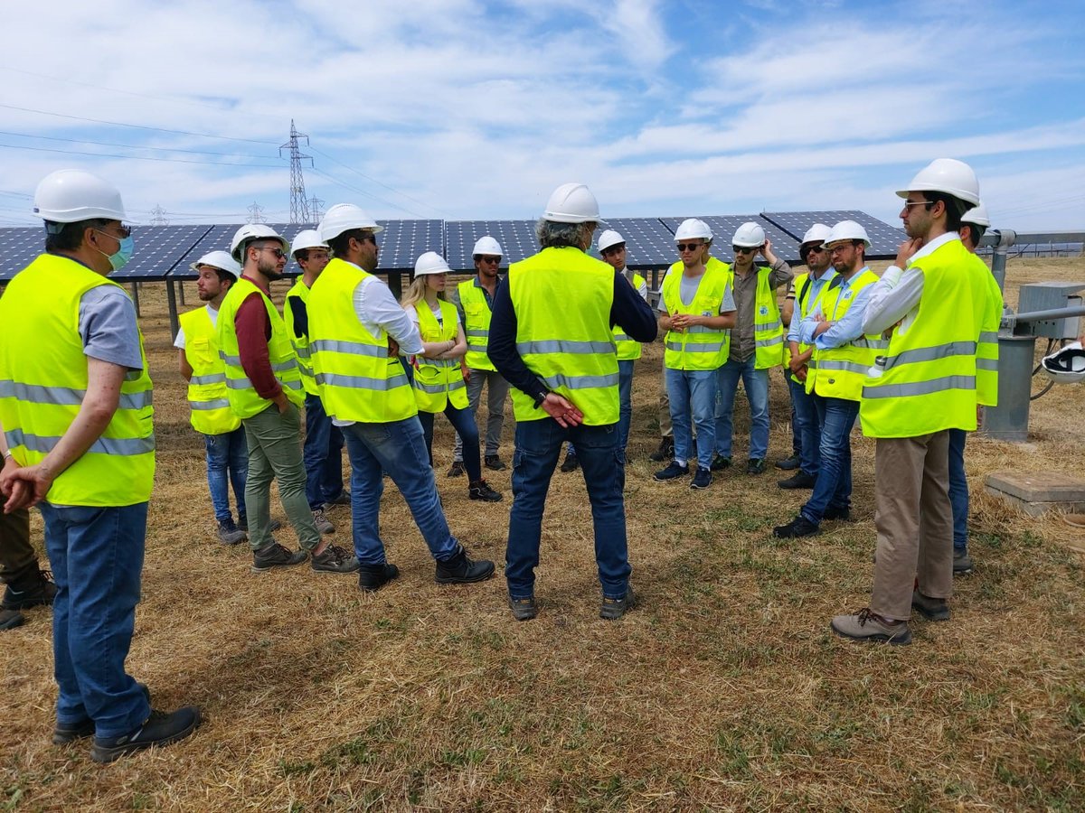 EFSolare's tweet photo. La #formazione passa anche dall’esperienza sul campo👷Noi di EF Solare oggi abbiamo avuto il piacere di ospitare i giovani studenti del #MasterSAFE presso i nostri impianti #fotovoltaici di Cassiopea e Centauro (VT) per farne conoscere da vicino il funzionamento e la gestione! https://t.co/KvIA7BjGQF