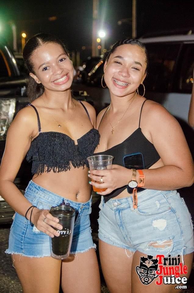 LezamaAleeza's tweet photo. Watch the difference. 
The first one is a picture I took with my phone of the camera after we took the picture versus this edited one they posted🫠😭😭 https://t.co/yf9X9j4ms6