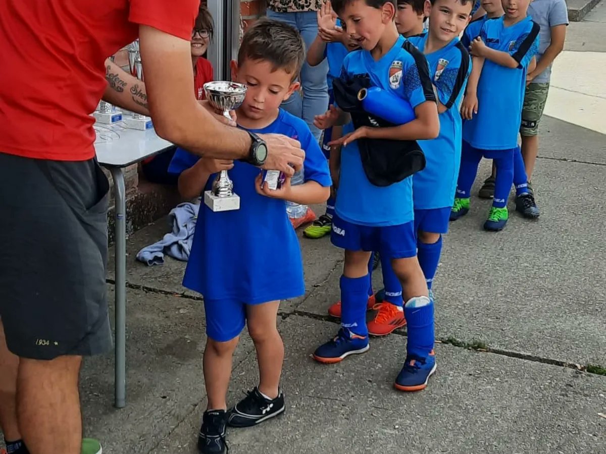 Hoy nuestra Escuela finalizó la temporada con una entrega de trofeos para todos sus jugadores y cuerpo técnico.
Hasta la próxima temporada!!