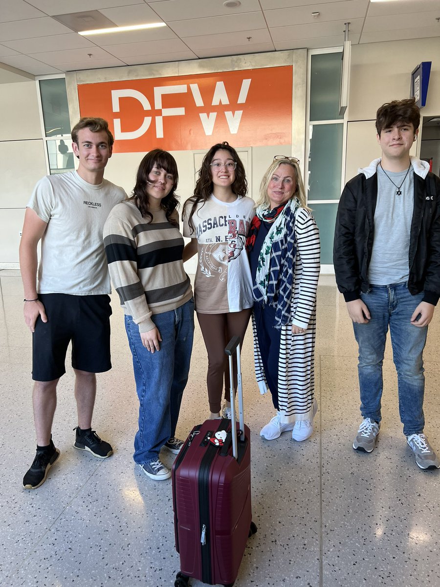 TXTracey3's tweet photo. @geowithzio Finally headed to Europe! We’ve been waiting a long time for this tour. Great group of students, and they’re about to have the time of their lives! #EFTours https://t.co/mjsa2QkNHa