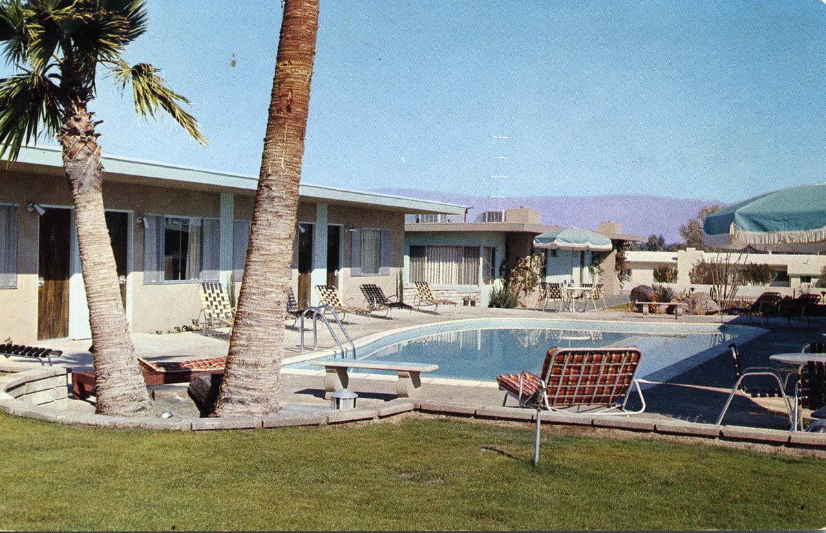 2VintageClassic's tweet photo. desert-holiday-hotel-apartments-rancho-mirage-ca_5913976454_o https://t.co/ZQmhdzEi3C