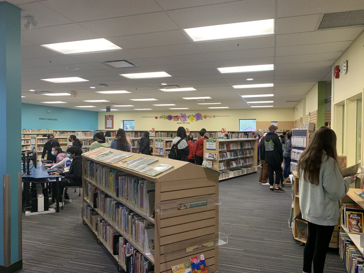 Thank-you @surreylibrary Guildford Branch for hosting our @wfdavidsonelem 6/7s last week! So much info was packed into the morning! Ss were amazed by the enormous graphic novel and manga collections.