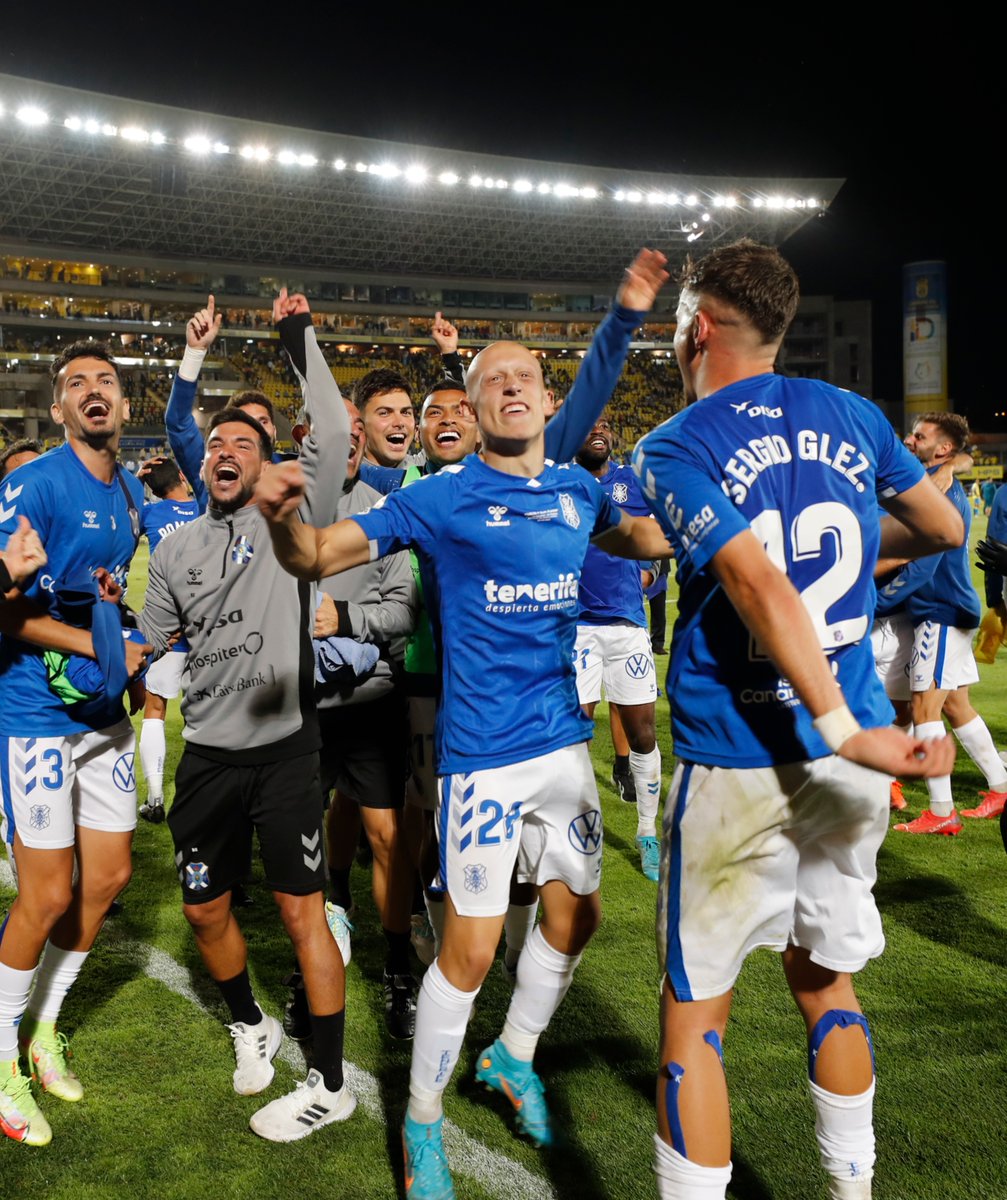 LaLiga's tweet photo. 💙🤍 TENERIFE
💙🤍 TENERIFIESTA
💙🤍 TENERIFELICIDAD
💙🤍 𝙏𝙀𝙉𝙀𝙍𝙄𝙁𝙄𝙉𝘼𝙇 

😯🙌🔝 ¡Lo tenéis cerca, @CDTOficial!

#LaLigaSmartBank 
#UnidosPorElPlayOff https://t.co/xcovq23T9T