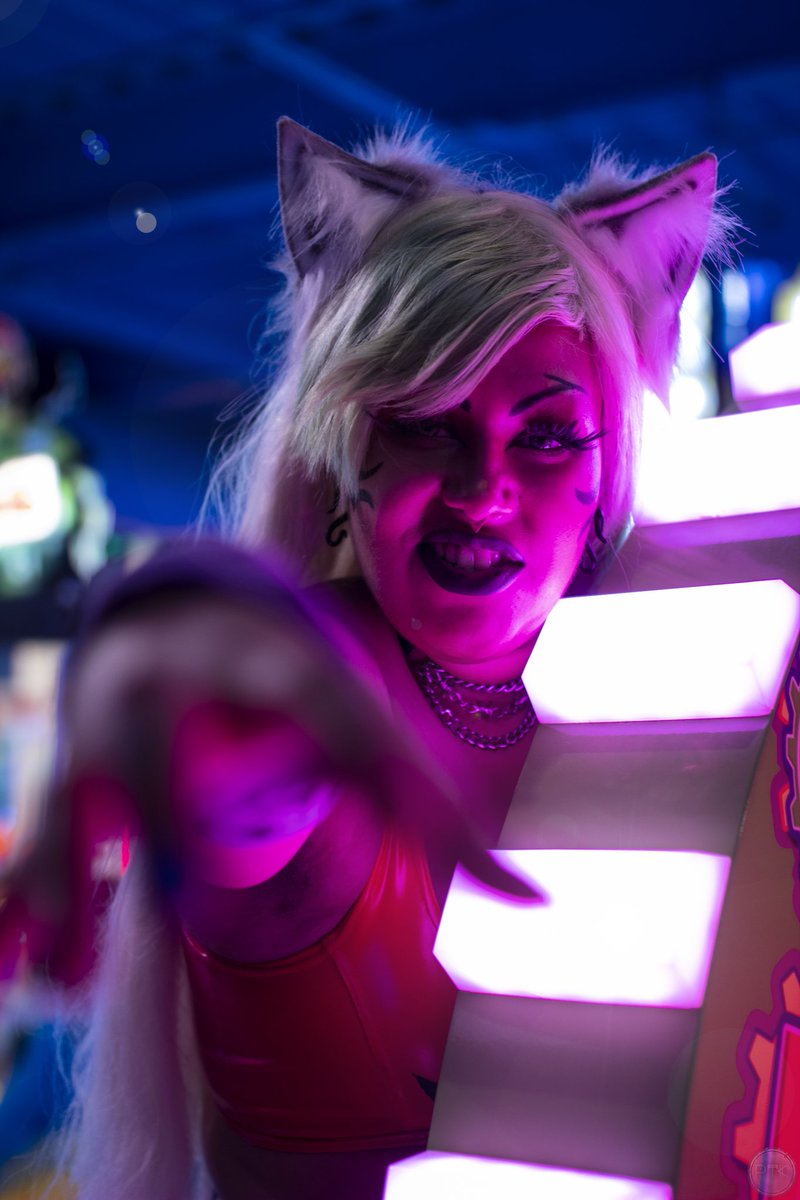 ptkphotog's tweet photo. I'm back from #Colossalcon! I'm so happy with how everything came out 🥰 https://t.co/NdvoYWeVyh