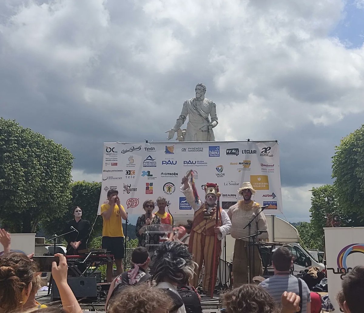 4 dias, 600 km, deu Baish Ador dinc a Pau en passar per las Lanas, la Bigòrra e lo Biarn. Mercès a tot lo monde d'aver participat ! Qu'am hèit passar lo ligam de man en man, tà la lenga nosta. 
Visca la Passem ! 💪