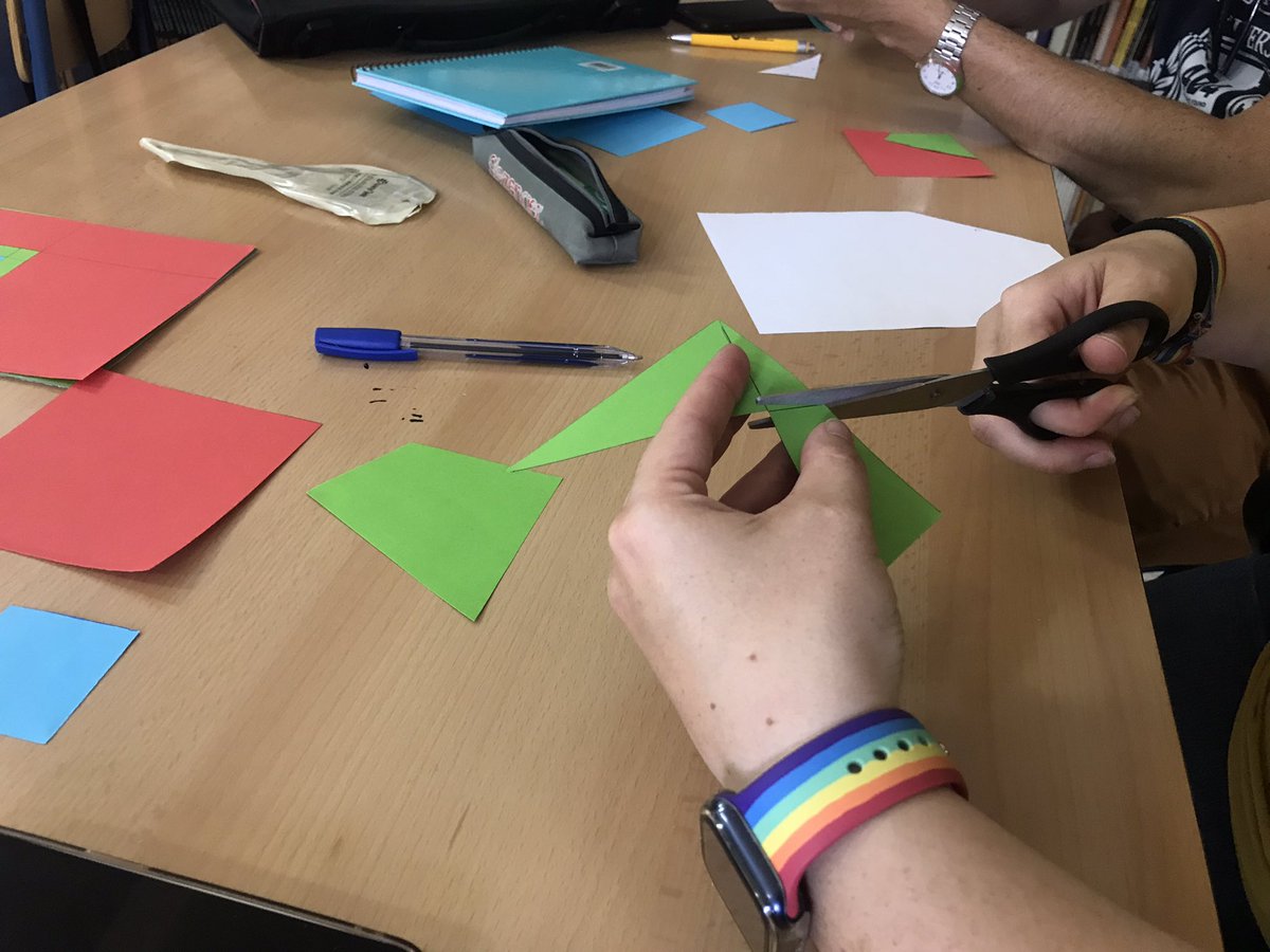 Hoy cerramos el curso Matemática Manipulativas en el Aula de Secundaria del <a href="/CEPdeSevilla/">CEP de Sevilla</a> con <a href="/josem_vazquez/">José María Vázquez</a> <a href="/matesymas/">Mates y +</a> <a href="/FormacProfAnd/">Servicio de Planes de Formación</a>