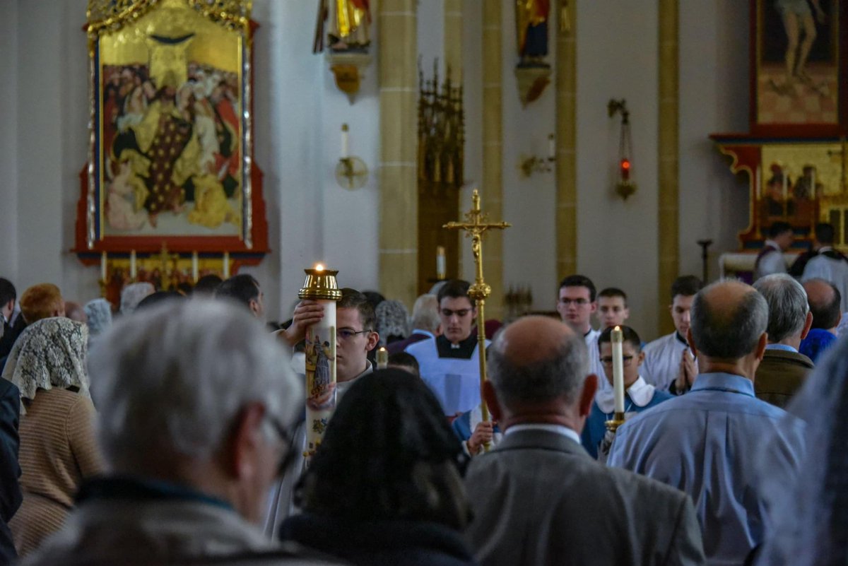 MaryOratory's tweet photo. Vigil of Pentecost, St. Mary’s Oratory, Wausau Wisconsin, 2022 (part 1)  @icksp 

#pre55 #restorethe54 
#tlm #holy #mass #latinmass #catholic #tradition #joy #beauty #pentecost #vigil #sacred #sacredart 

Many more photos here: https://t.co/B8YO2KnmY2 https://t.co/m2V0emtuPV