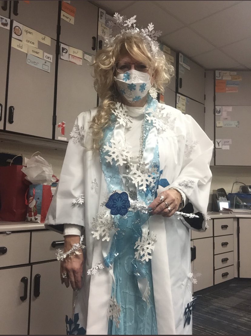 WOSpeechie's tweet image. It’s this delightful human’s birthday today-thank you @DeniseArcher6 for bringing the sparkle to Lakeshore every day!!! We love you!