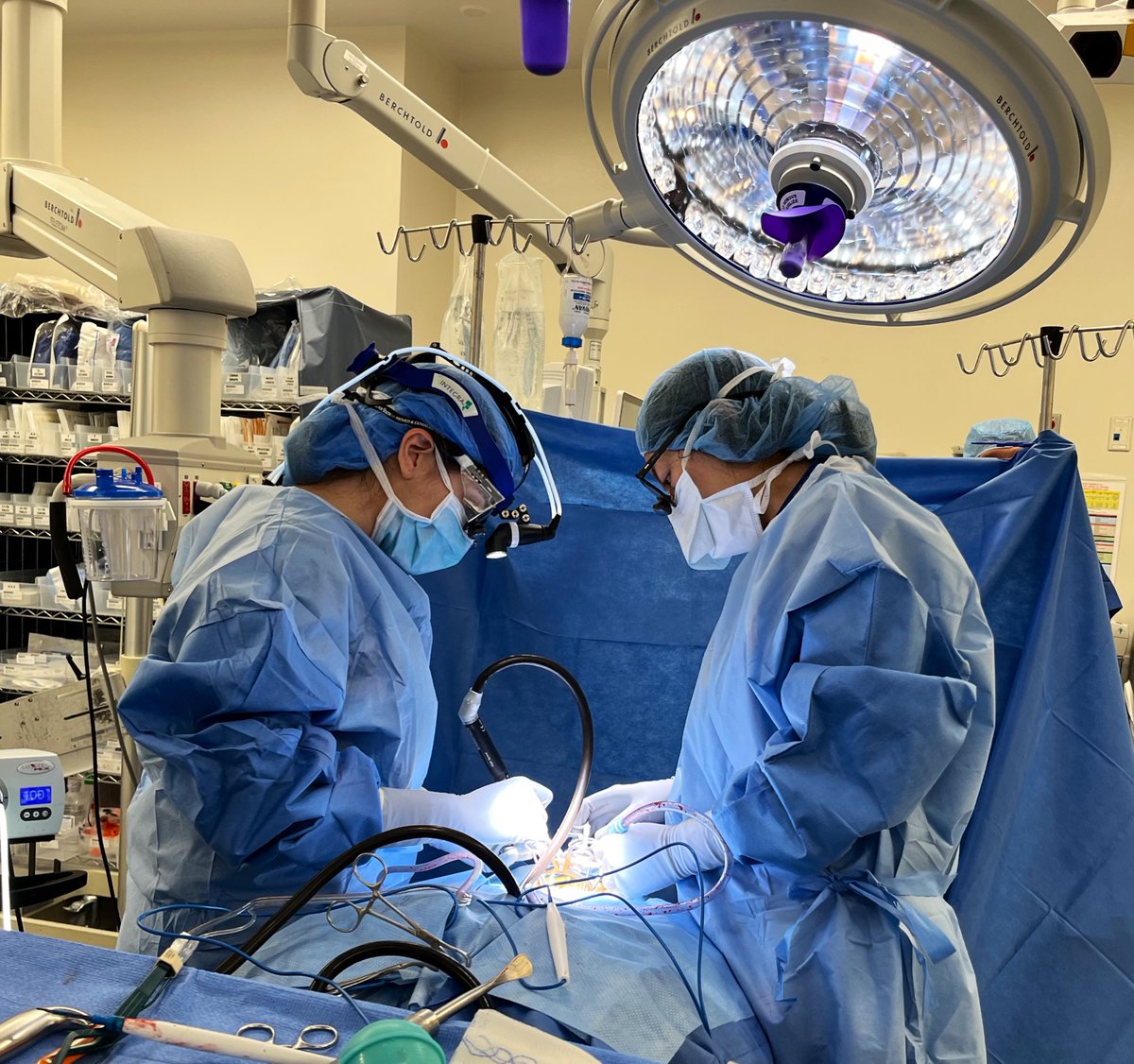 Women of spine 💪💃🏻 <a href="/JordinaRT_md/">Jordina Rincon-Torroella</a> <a href="/HopkinsNsurg/">Johns Hopkins Neurosurgery</a>