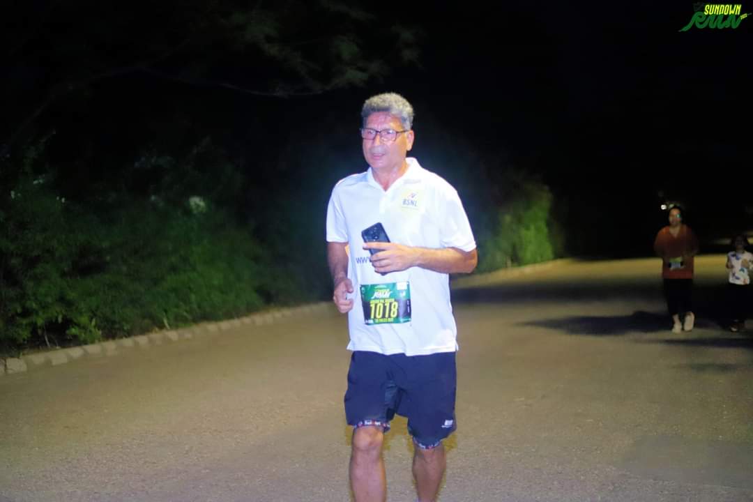 Arvind_P_Dahiya's tweet photo. A night run with a difference, on the eve of World Environment Day at #KarmaLakelands. #running #walking #familyfitness #BeatPlasticPollution #OnlyOneEarth #SaveSoil #sundownrungurgaon
#Honeysnapshots
#BSNL
#Faraarrunners https://t.co/irLcCg692v