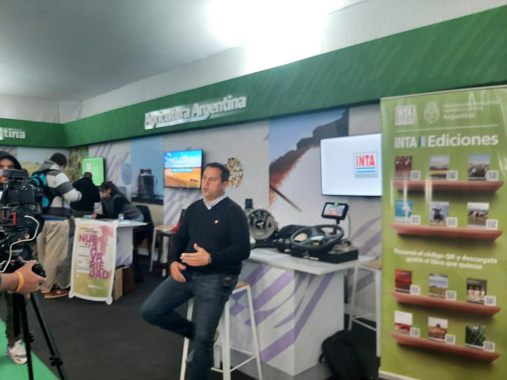 Una vez mas como <a href="/intaargentina/">INTA</a> dijimos presentes en @agroactiva2022 y bajo el lema del MAGyP "Producimos Futuro" atendimos consultas y transferimos conocimiento
<a href="/IntaManfredi/">INTA Manfredi</a> <a href="/INTAAgroind/">CUENTA DESACTIVADA</a> <a href="/Sil_Olivo84/">Silvia Olivo</a> <a href="/biancogaido/">Mauro Bianco</a> <a href="/ULoizaga/">Ulises Loizaga</a> <a href="/seba_munoz23/">Sebastián Muñoz</a>