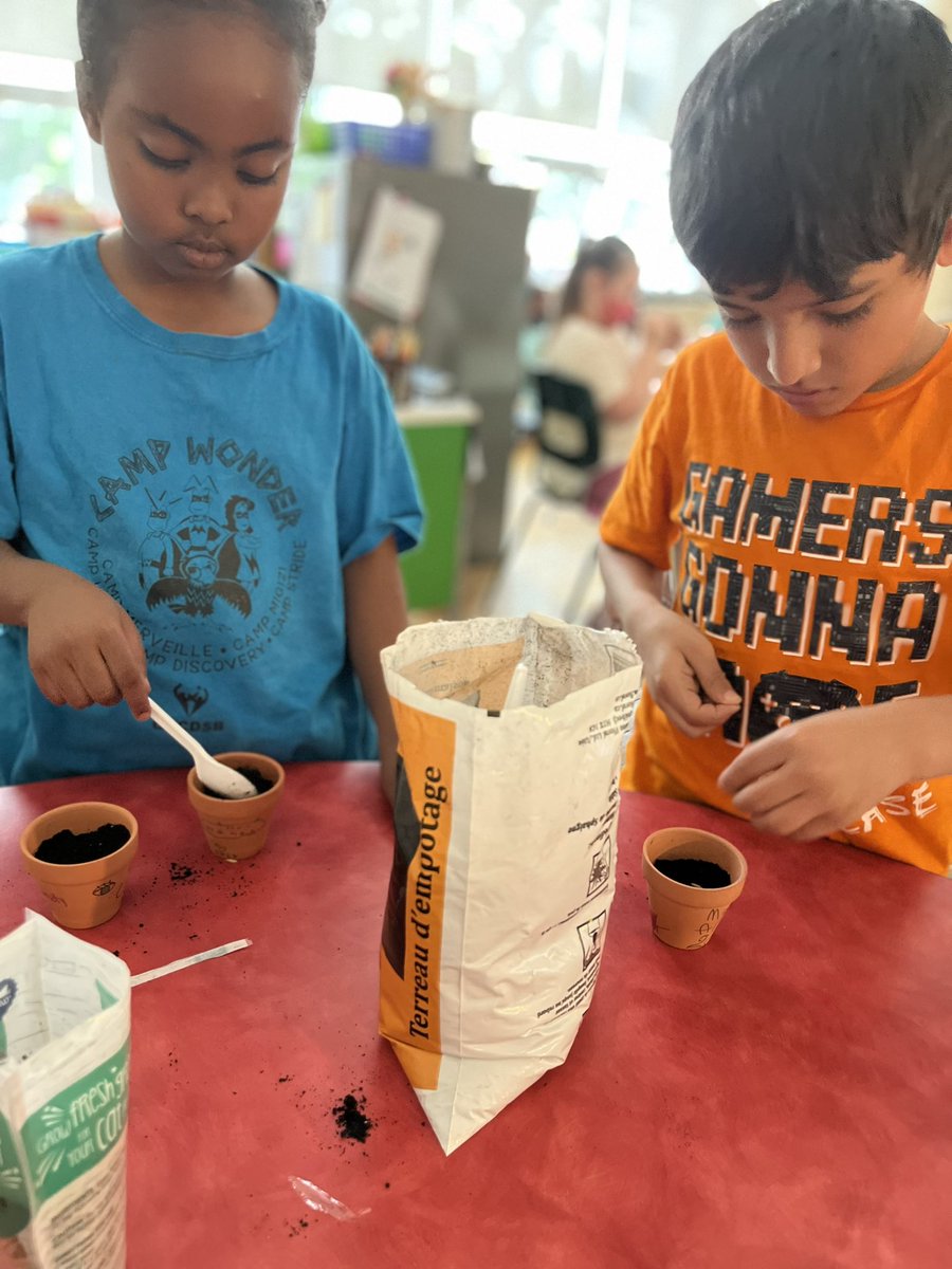 Mrs. Bondy tweet media