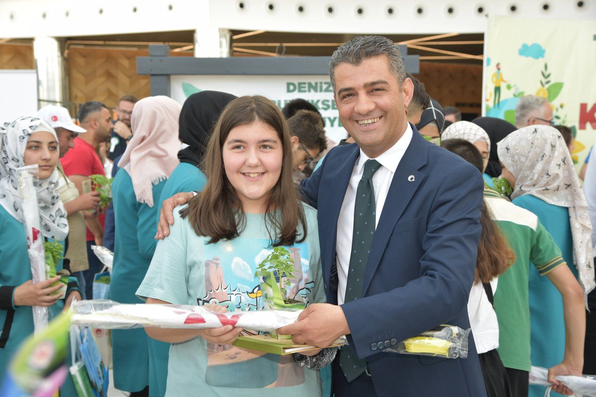 Çok sayıda okulumuzun dereceye girdiği törende konuşan Ekici: Sıfır atık,sürdürülebilir yeşil çevre ve geri dönüşüm alanlarında bilinçli nesiller yetiştirmek için @denizlibld ve Başkanımız Sn. <a href="/osmanzolan/">Osman ZOLAN 🇹🇷</a> destekleriyle birçok faaliyete imza attık.Tesekkürlerimi sunarım.
<a href="/tcmeb/">Millî Eğitim Bakanlığı</a>