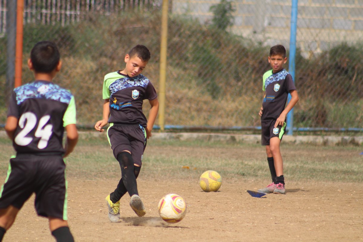 Cada tarde nuestros chamos entrenan fuertemente junto a los mejores entrenadores, destacados por su calidad, experiencia y capacitación constante.

#SomosAcademiaMorr #VamosMorr #AcademiadeFútbol #FutbolMenor #FutbolBase #FutbolEnBarquisimeto #EntrenadorDeportivo #Entrenamientos