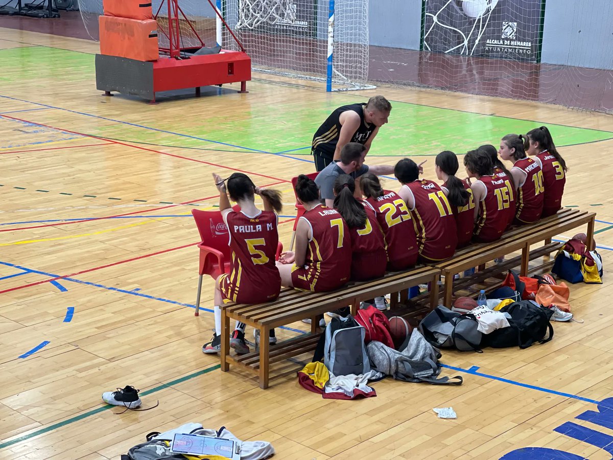 Tras un partido muy intenso en el cual los dos equipos lo dieron todo, no pudo ser para las nuestras. 

Pero esto no acaba aquí, el Sábado a las 13:00 nos jugamos el 3 y 4 puesto! 

¡ÁNIMO ALBORADA!
#somosalborada #basketalborada <a href="/AlboradaColegio/">Colegio Alborada</a>