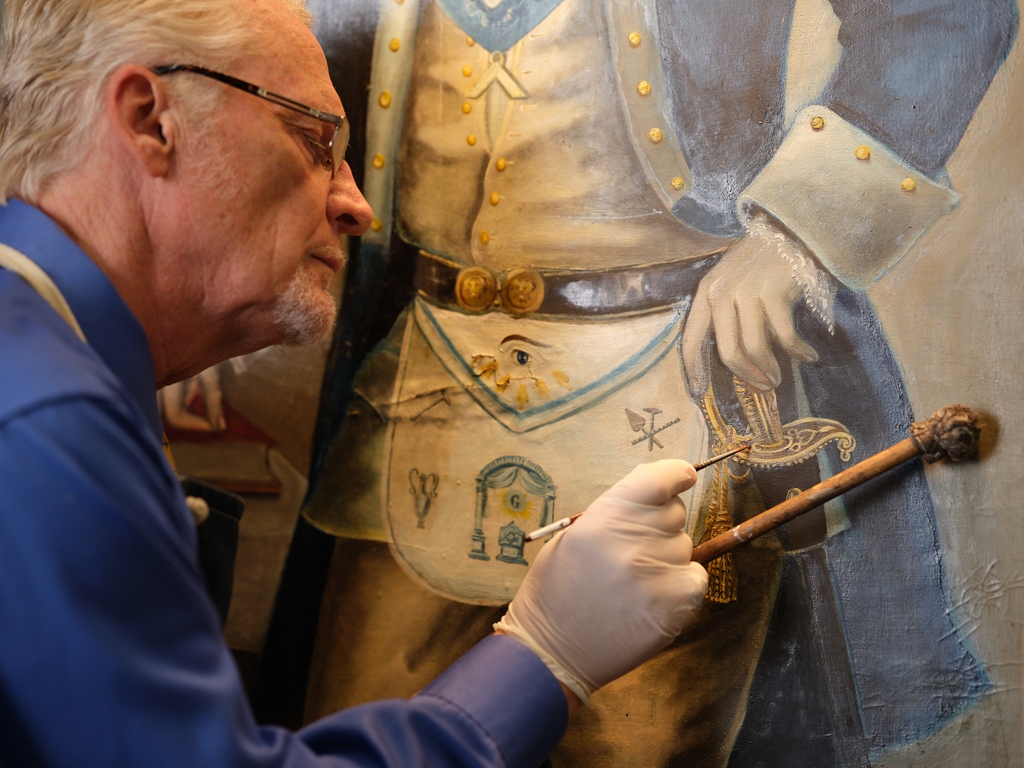 TheSquareMag's tweet photo. The Square Magazine #masonic update RT: @MasonsofCA… #freemason #freemasonry #masons... Inside his lodge's basement, it was at that moment Bob Sachs of King David's Lodge No. 209 first made the discovery; a mysterious, five-foot-tall oil painting of … https://t.co/a2rWlmkqCH
