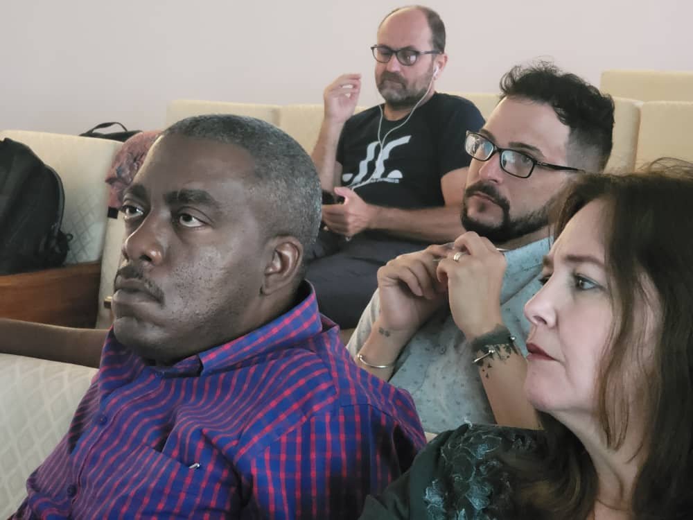 rafeglez87's tweet photo. Junto a representantes de COSPE, directivos de Cultura, Artes Escénicas y los pdtes de la #AHS de Holguín, Granma, Stgo de Cuba y Gtmo se desarrollan los talleres regionales del #ProyectoJuntarte para la     socialización del diagnóstico sobre la cadena d valor del teatro cubano. https://t.co/Wx6NG8klTY