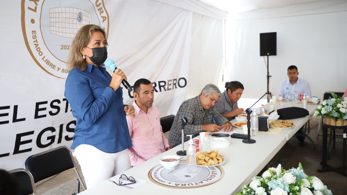 congresogro's tweet photo. Dip @AlfredoSnchezE presidente de Jucopo, Fortunato Hernández y @LetiCastroOrtiz realizaron una mesa de trabajo con la Unión de Ejidos Forestales y Agropecuarios "General Hermenegildo Galeana" quienes expresaron la necesidad de la creación de la Octava Región. https://t.co/UXlO6Hneg3