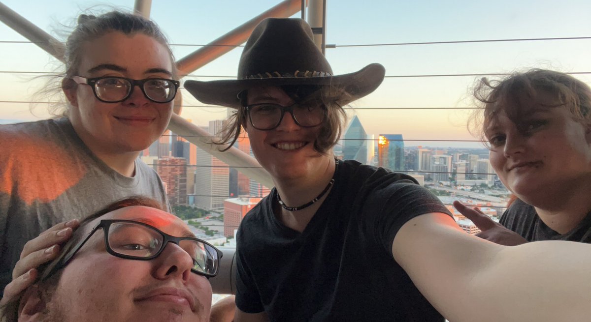 iTzMylee's tweet photo. I made some of the greatest memories at #dreamhackdallas. Meeting some of my oldest friends for the first time in person was amazing. I miss you all already. I can’t wait to see you again next year!!! https://t.co/iKPOPqHl39