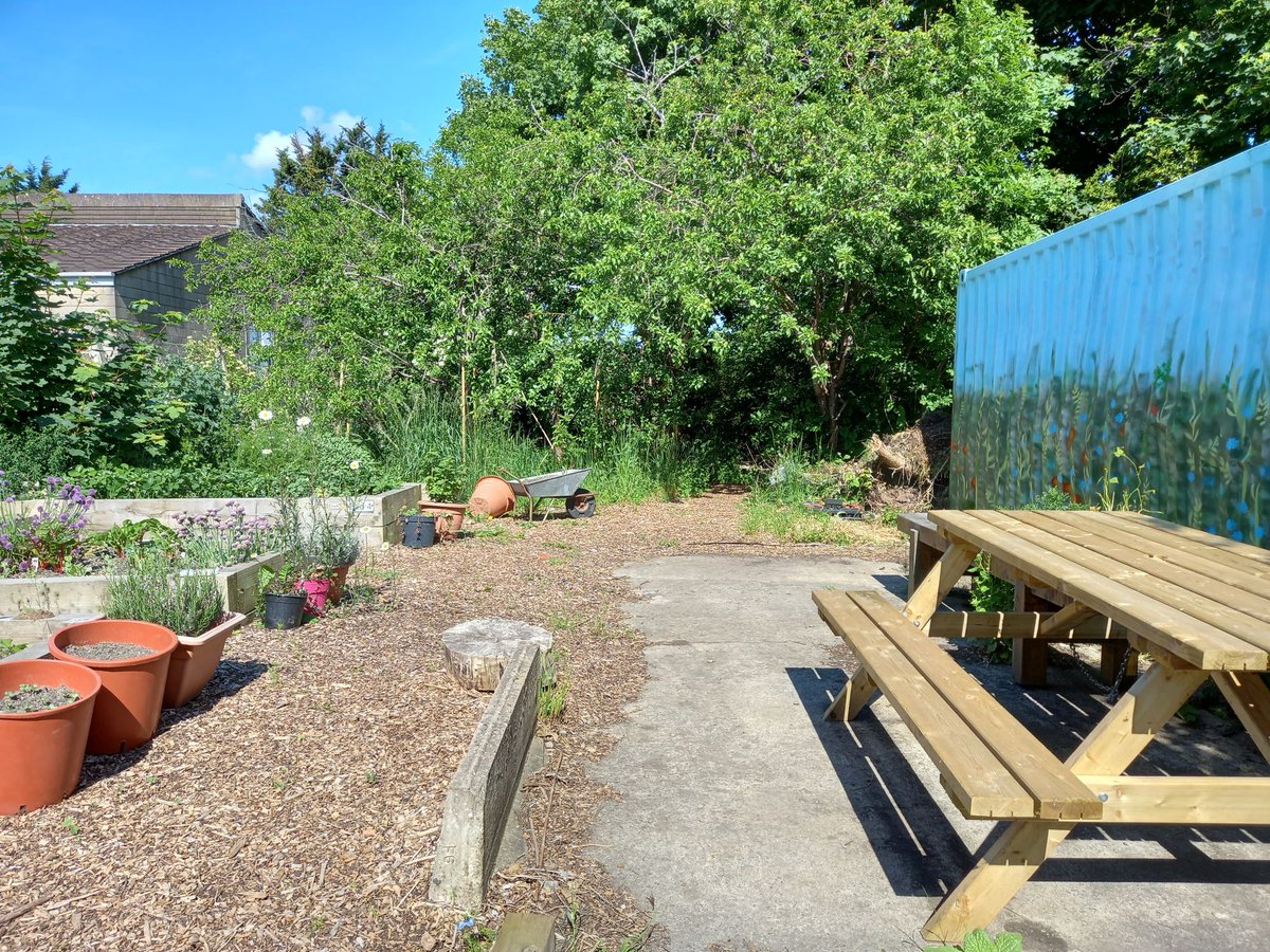 Lockleaze Green Gym this Thursday- 10:30-13:30 🌱
Join us at Buzz garden on Gainsborough square. This area has been developed by Hazelnut Community Farm and they have created a fantastic 'edible forest' that we helped to plant back in January. tcv.org.uk/southwest/volu…