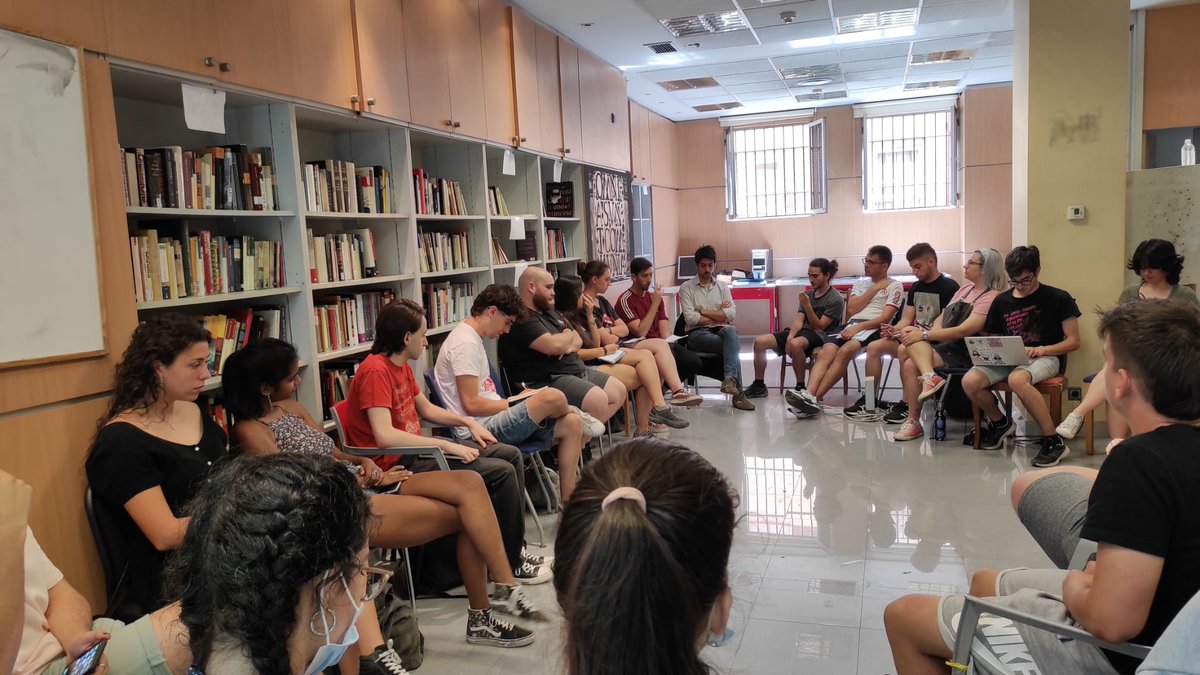 💡Esta mañana en la jornada "Hacia una universidad popular" dialogando con l@s estudiantes organizadas de las universidades públicas de la CM repasando luchas y experiencias pasadas. Un placer y muchas gracias por la invitación.

Avanzar, construir, movimiento estudiantil.