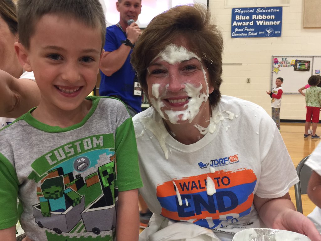 GPLibrary_MrsC's tweet photo. Thanks for the pie my friend! It was yummy! @Mrs_Brannigan @GP157c #GPGoes4Gold #Allin157C #157cGrows https://t.co/D01fBsSpw0
