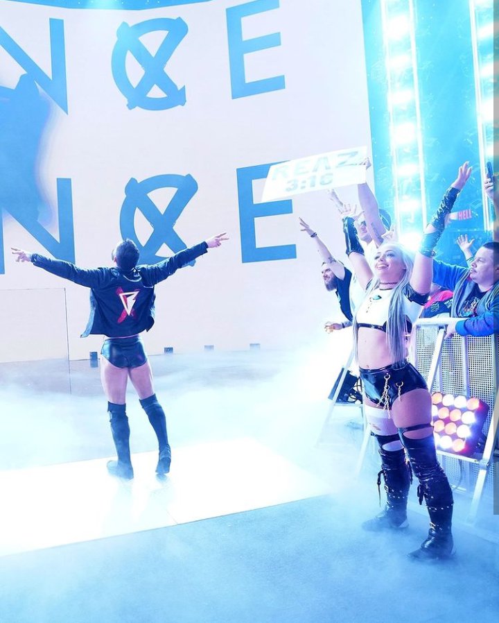 WefLucha's tweet photo. The Prin❌e and The Prin❌ess🤘🏻🖤
#ThePrinXe #ThePrinXess @FinnBalor @YaOnlyLivvOnce https://t.co/iJr0EMrTIH