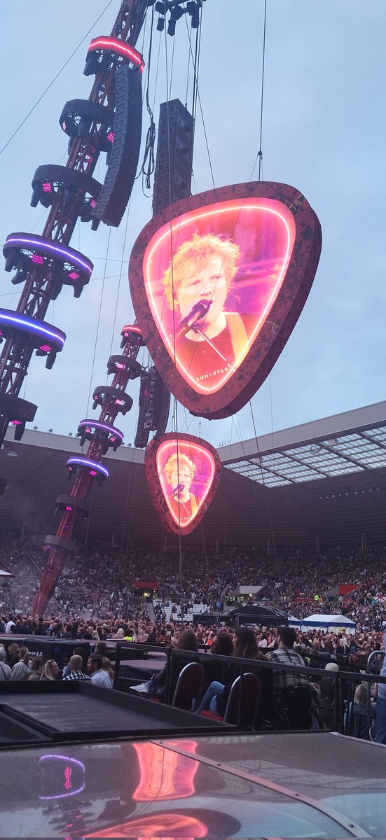 AimeeMarie2013's tweet photo. Got serious @edsheeran post blues. Back to reality today wish I could rewind and do it all again!! Best concert ever!!! I seriously don't think any other artist will top him. Love him more than I didn't even think possible 😍😍 https://t.co/hSKuHuzYJj