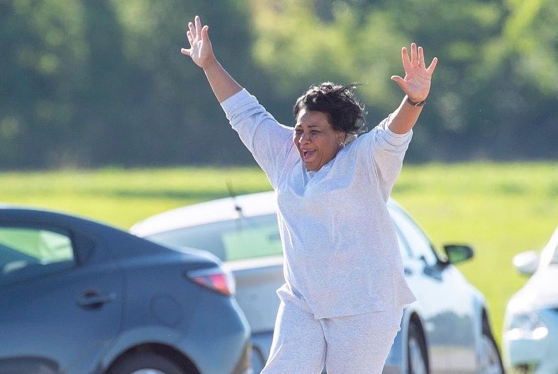AliceMarieFree's tweet photo. Today marks 4 years since my release from federal prison, known as my #Freedomversary. I thank God for my family &amp; all of the people who prayed, fought and made this day possible for me. ❤️🙏🏼

#JuneJubilee 
#NeverGiveUpHope
#Miracle https://t.co/GbTfWQHu7P