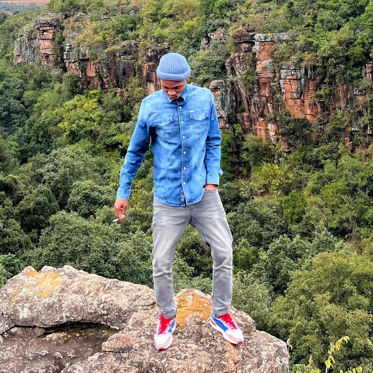 LuntuMag's tweet image. #NewProfilePic