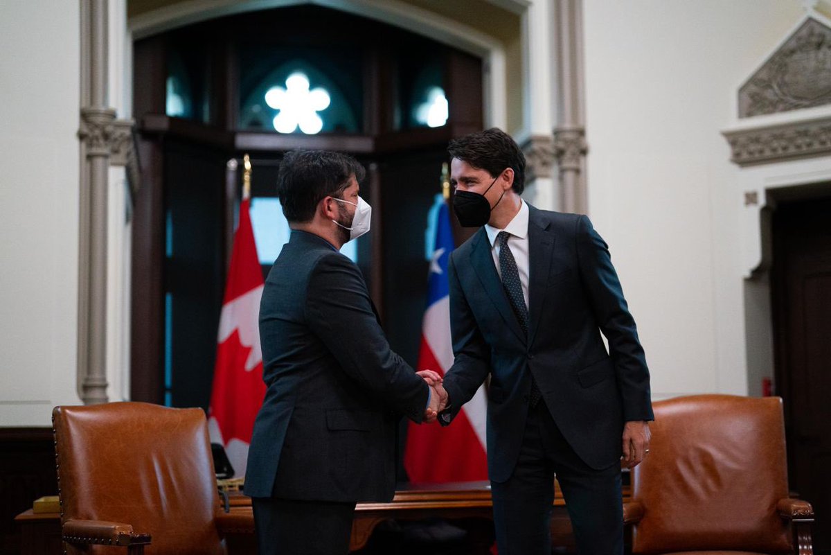 GabrielBoric's tweet photo. Con @justintrudeau compartimos una visión de sociedad en donde el combate a la crisis climática, el crecimiento inclusivo, la igualdad de género y el respeto irrestricto a los DD.HH son fundamentales. https://t.co/8duHatoh6N