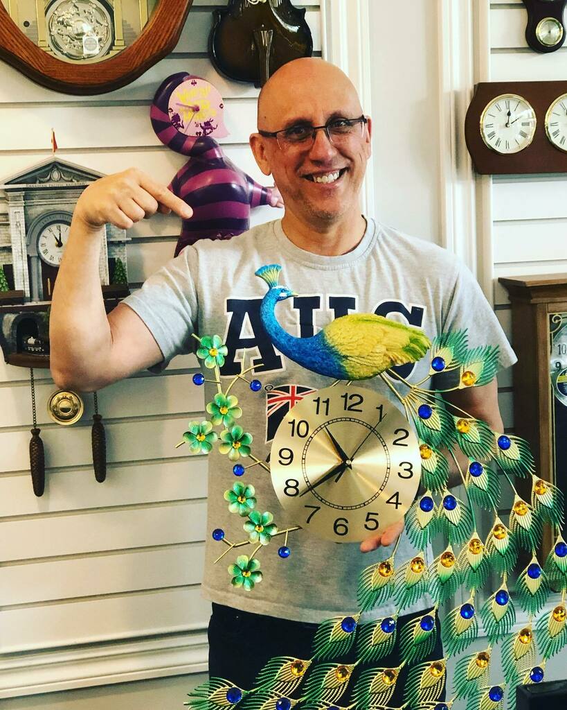 goldntimevernon's tweet image. Can you spot the 🦚??!!Fareed brought new life to this clock. #batteryoperatedclock #clockrepair #goldntimejewellery #downtownvernonbc #goldntimeforalifetime instagr.am/p/CeeLkSDpURr/