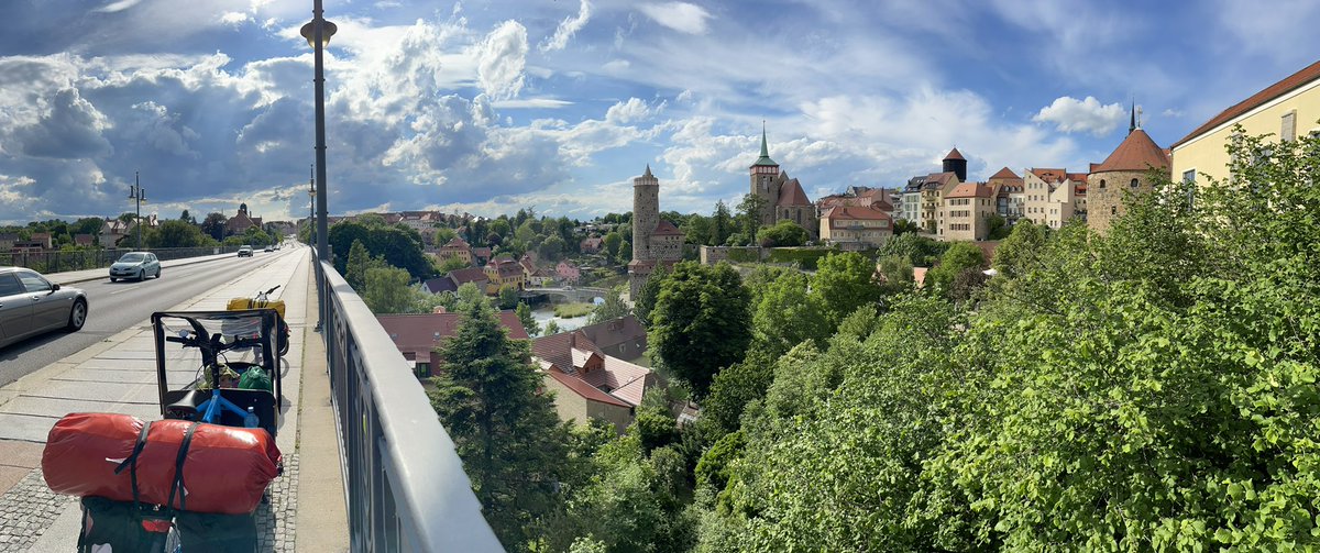 dieg0's tweet photo. Jetzt hat uns doch ein kräftiger Schauer erwischt. Gab es praktischerweise bisher immer nur nachts und beim Frühstück wurde das Zelt wieder trocken. 😎 Irgendein Fluch lastet auf uns, dass wir die Gegend ab Bautzen immer nur nass erleben dürfen. 🤔 https://t.co/UoI0YRH9z6 #DD_GR https://t.co/YKOY4Ly7dS