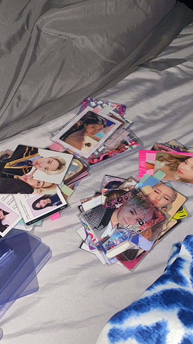 yoonsdiary's tweet photo. 𓏸ⴰ𖧷….#mail4zz

— thankyou @baragiez @yeeuniese !! i recieved it safely UR THR BEST i didn’t take much pics cuz i was half asleep and quite literally leaving the next day but tysm for accommodating my requests like TYSM😭 like the sdd was successful toooo TYYY☆

#frombrgz https://t.co/OIJVx0DExa