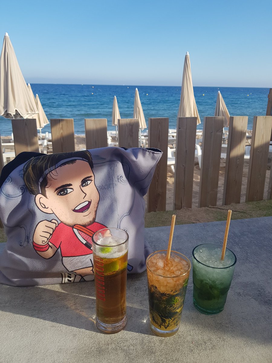 HeleneWithOneL's tweet image. I want to move here 🌞🍹