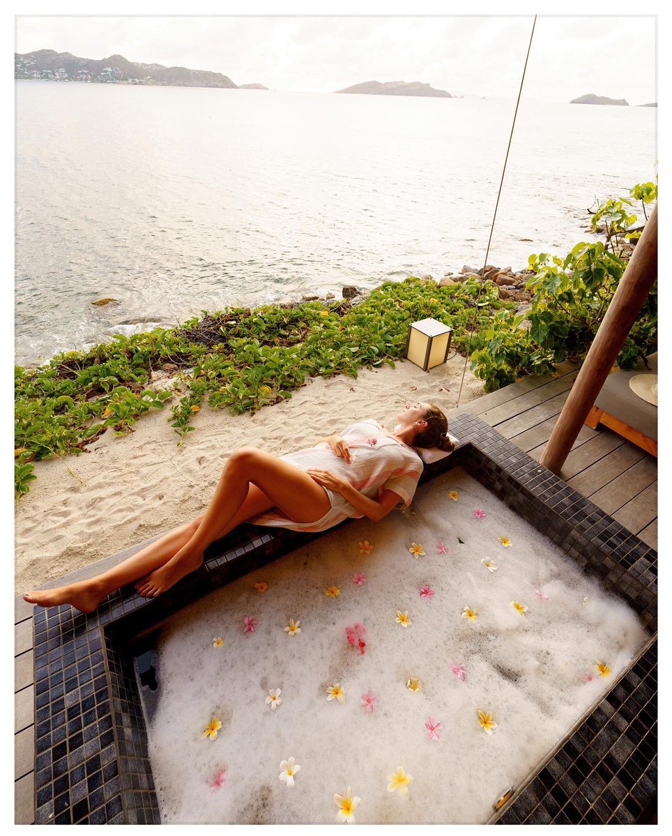 theoquestel's tweet photo. Postcard from home 🌴 #hotel #photography #vacation #summer https://t.co/KTuNRPFzgL