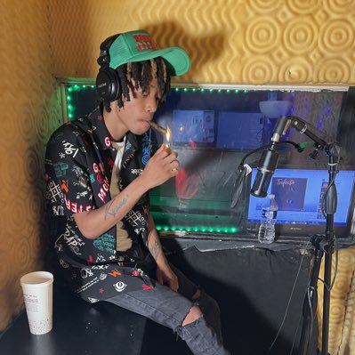 KpFrmDa3's tweet photo. #NewProfilePic https://t.co/MrSKFVzw4I