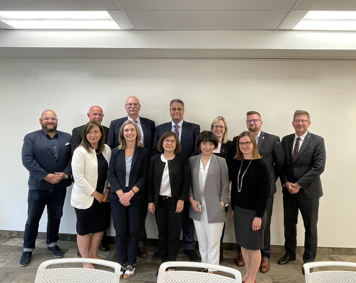Brianna_jh's tweet photo. Joining us is @_TimCartmell (#yegcc) @pawlechko (#stonyplain) @Drjackieshan (@PBG_BioPharma) Elizabeth Nanak (@glyconet_nce) Kirk Rockwell (@AmiiThinks) Cadence Bergman (@EdmontonChamber) Dan St. Pierre (@ExploreEdmCo) Laura Jo Gunter, Olle Lagerquist, Gail Kelly (@NAIT) 
2/2 https://t.co/6vQlEjk8xr