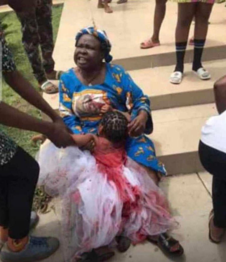 web_pastor's tweet photo. “La terrible masacre de ayer en un templo católico de #Nigeria no ha recibido la importancia que merece. Hay un sufrimiento de segunda clase que provoca otro sufrimiento, que proviene de sentirse olvidado, de ver que el propio dolor, por grande que sea, no es digno de atención” https://t.co/aQ1EI3Zi9T