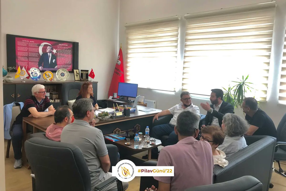 saalvalder's tweet photo. Mezun ve mensuplarımız tarafından heyecanla beklenen Pilav Günümüzü 29 Mayıs'ta gerçekleştirdik. Aynı bahçede tekrardan buluşmak, hasret gidermek hepimize çok iyi geldi! Katılan herkese teşekkür ediyor, geçmişten geleneğe aynı aidiyeti hep bu heyecanla sürdürmeyi diliyoruz. https://t.co/SI4QdJJmi6