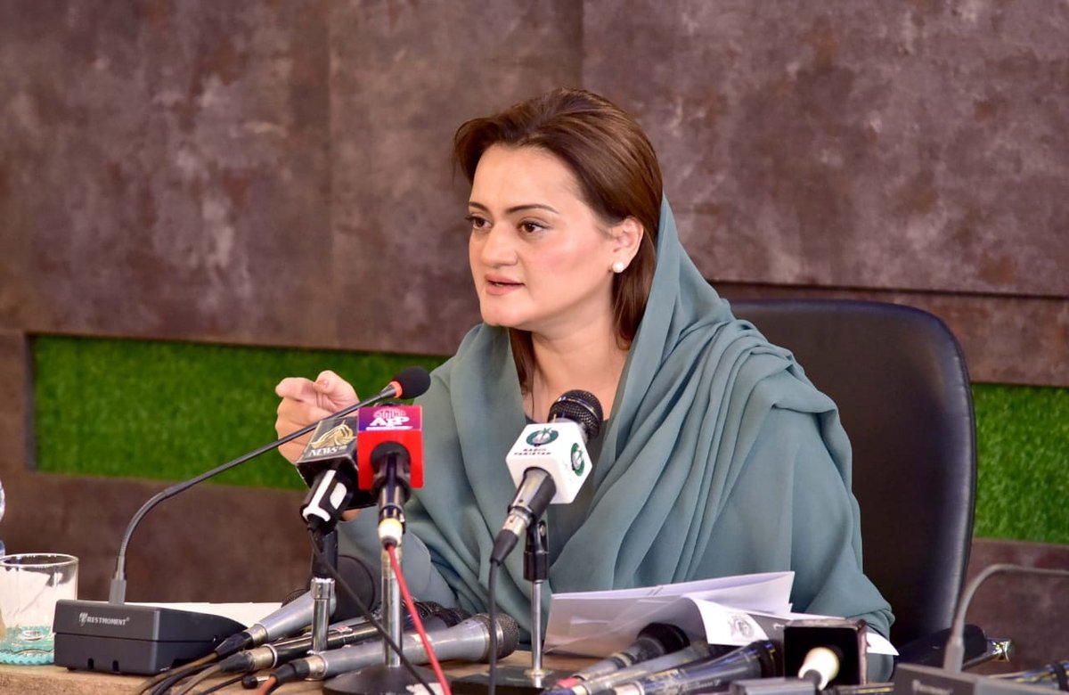 javedghaffari's tweet photo. یہ انگلی کا معاملہ سمجھ نہیں آیا آج تک۔۔ کس چیز کا غصہ انکو ۔
اپوزیشن میں تھے تو انگلی۔
حکومت میں آئے تو انگلی ۔کیوں سکون نہیں انکی #انگلی کو؟؟ https://t.co/RZdCgbVRhq