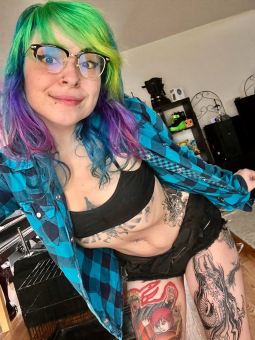 redid my hair so tell me how cute i am pls :3 https://t.co/Udbxb64WI2