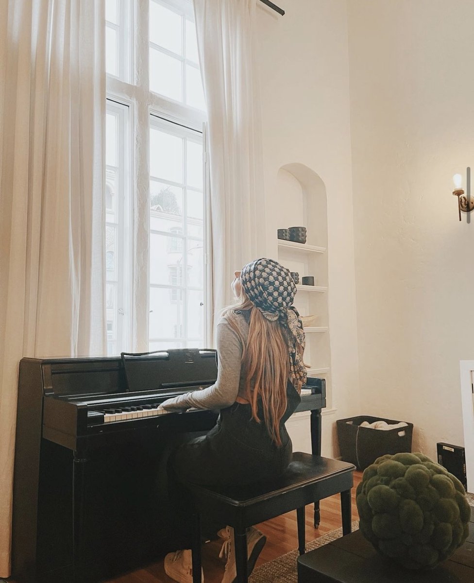 eloise's tweet image. Ive been playing an electric piano for the last 6 years. As someone who writes their songs on piano but grew up playing a grand piano this is such a sweet MOMENT for me. I bought the real thing! Im so excited for my 4am sessions watching the world go by outside this window ✨🌊🦋
