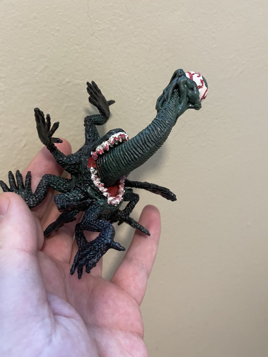 Matthew_Ryan_Do's tweet photo. On the table now - almost done - #dnd #dungeonsanddragons #handmade #toymods #monstermash #tabletopgames #tabletoprpg #ttrpg #ttrpgs #tabletopgaming how should we stat this custom made huge aberration creature https://t.co/ZtuBY2n3sw