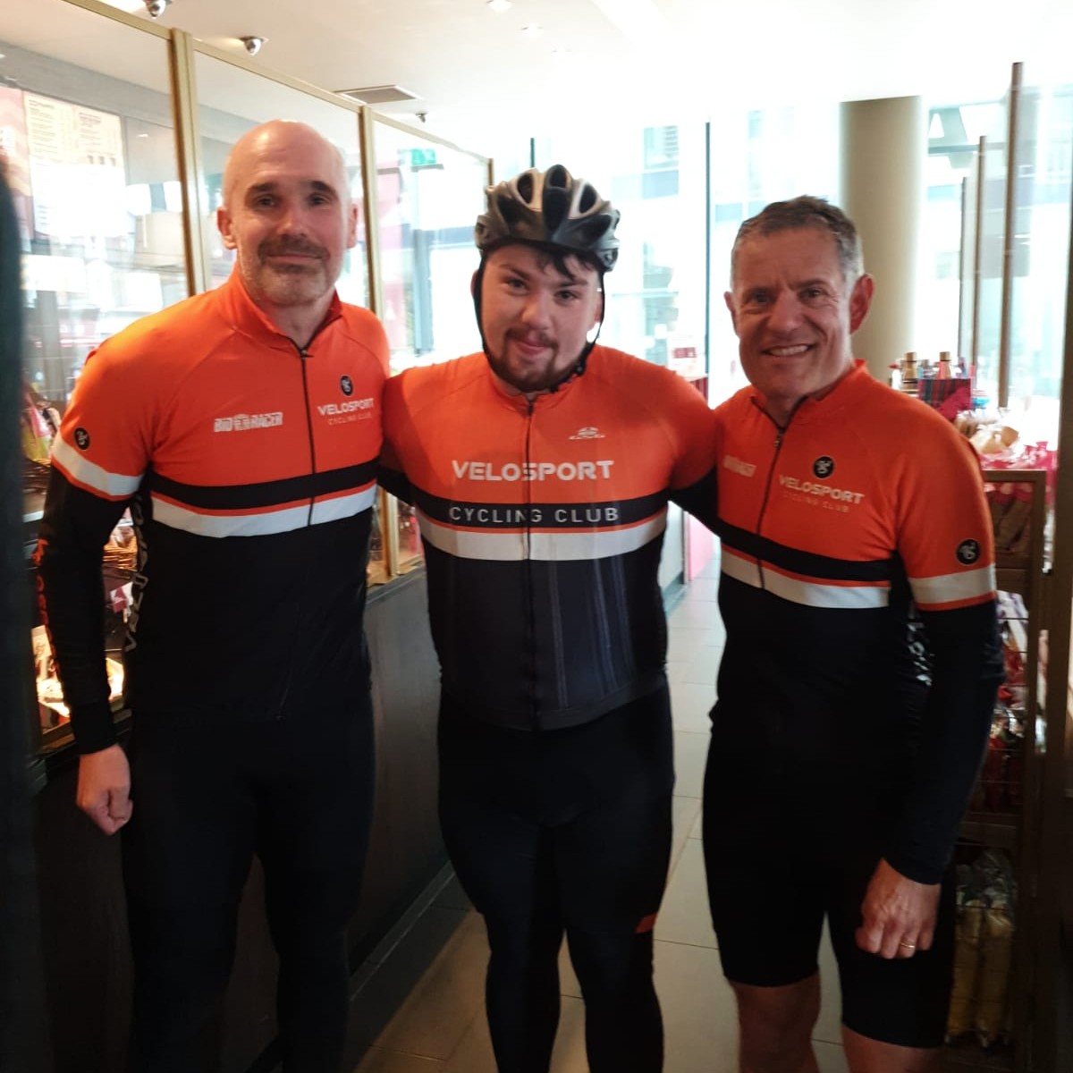 VelosportCC's tweet photo. Jubilee Sunday ride adventures into the Surrey hills and down to Brighton and back again. Good work chaps! https://t.co/Zod0HmHJhD